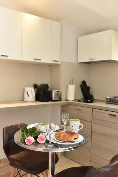 Ferienwohnung Le Provencal - Center Old Antibes 1Br Flat With Ac, Wifi Exterior foto